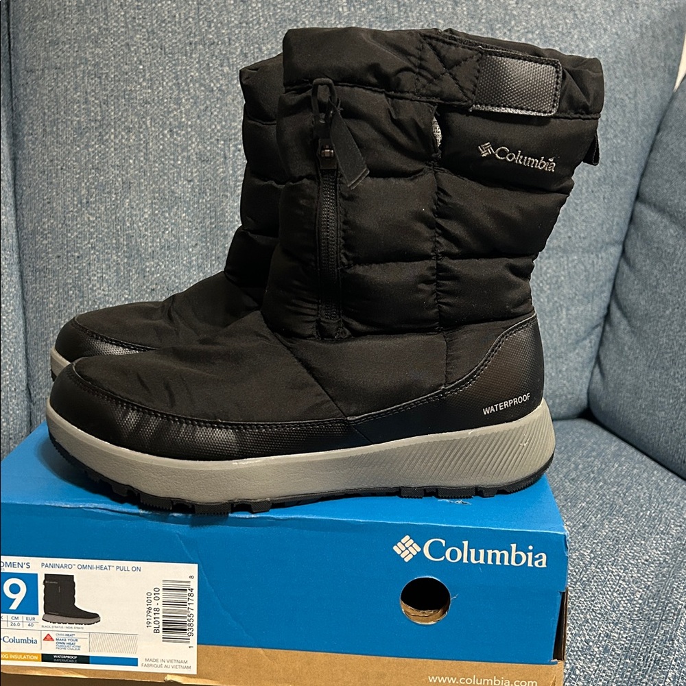 COLUMBIA Women's Black Quilted Winter Boots